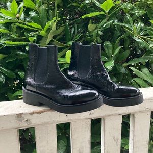 No. 6 Pull on Crepe Sole Boot in Nero